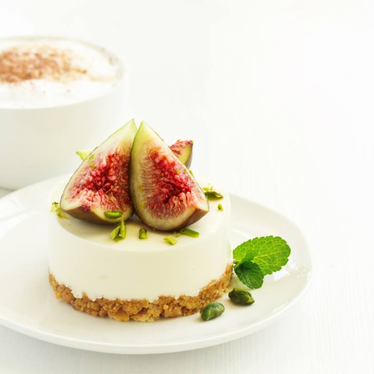 Delicious New York cheesecake with fresh figs